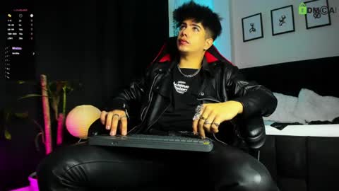 Lyle Bennett Freelance Model online show from 06-30-26, 10:49