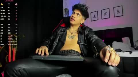 Lyle Bennett Freelance Model online show from 07-12-26, 02:41