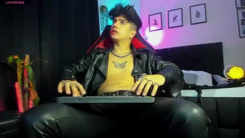 Lyle Bennett Freelance Model online show from 07-21-26, 11:23