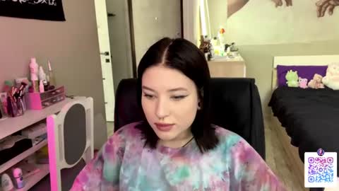 Snapshot of lyna25 chatting on 07-25-26, 09:18 Alisha online show from 07-25-26, 09:18
