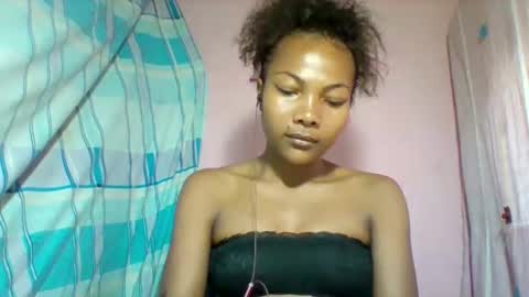 lyndah19 online show from 12-20-25, 02:02