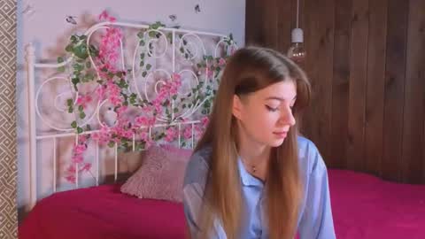 Snapshot of lyndsaymcghan chatting on 10-07-25, 07:11 Nancy online show from 10-07-25, 07:11