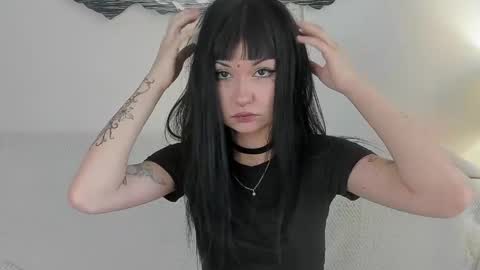 Mia online show from 04-27-26, 08:01