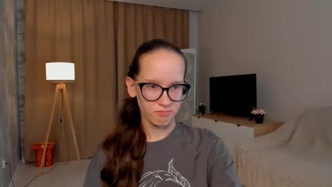 Sara online show from 09-23-25, 04:10