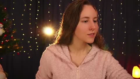 Snapshot of lynn_feline chatting on 01-01-25, 05:01 Lynn online show from 01-01-25, 05:01