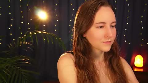 Snapshot of lynn_feline chatting on 02-17-25, 12:05 Lynn online show from 02-17-25, 12:05