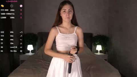 Snapshot of lynnaaspen chatting on 09-08-25, 04:39 Ellie online show from 09-08-25, 04:39