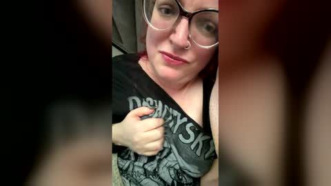Snapshot of lynnexoxo chatting on 01-10-26, 06:04 Lynne online show from 01-10-26, 06:04