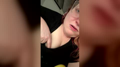 Snapshot of lynnexoxo chatting on 01-15-26, 05:12 Lynne online show from 01-15-26, 05:12