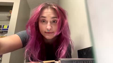 Snapshot of lynnkitten69000 chatting on 12-18-25, 01:33 Lynn online show from 12-18-25, 01:33