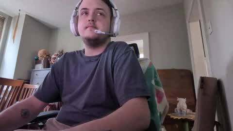 Snapshot of lyntronix chatting on 03-25-26, 02:01 J online show from 03-25-26, 02:01