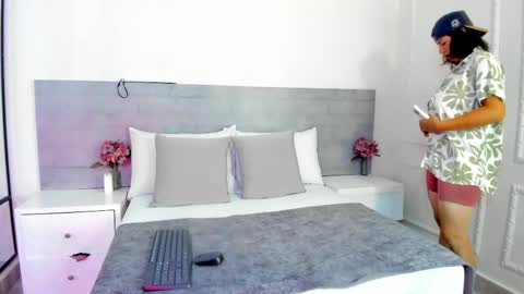 Snapshot of lyra_raven chatting on 05-10-26, 03:33 lyra_raven online show from 05-10-26, 03:33