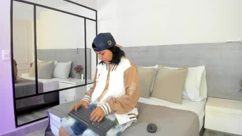 Snapshot of lyra_raven chatting on 05-25-26, 03:01 lyra_raven online show from 05-25-26, 03:01