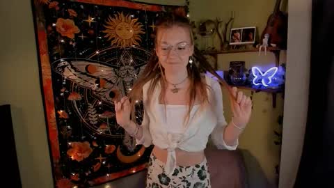 Lyra online show from 10-10-25, 01:04