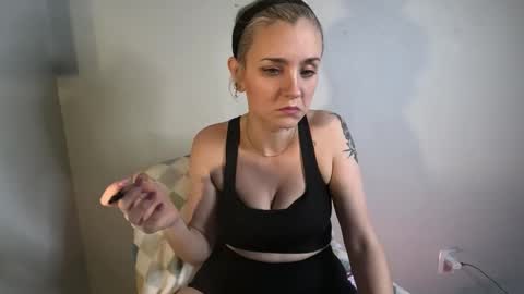 Snapshot of lyragreene chatting on 01-06-26, 08:29 Lyra Greene online show from 01-06-26, 08:29