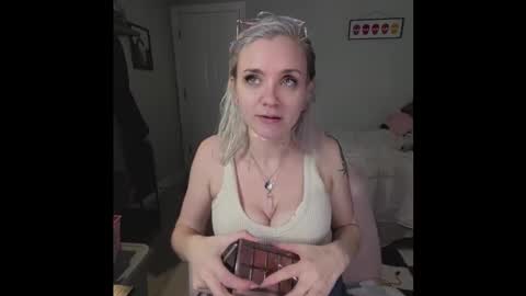 Snapshot of lyragreene chatting on 01-18-26, 07:12 Lyra Greene online show from 01-18-26, 07:12