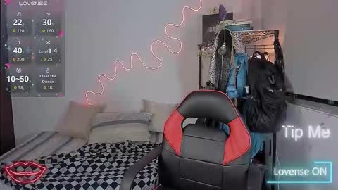 Lyric online show from 10-28-25, 01:42