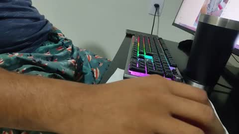 m0ren01995 online show from 04-03-26, 01:14