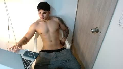 Snapshot of m1chaelx_ chatting on 05-08-26, 03:17 MICHAEL online show from 05-08-26, 03:17