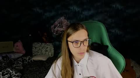 Snapshot of m1shq chatting on 09-17-25, 05:03 m1shq online show from 09-17-25, 05:03