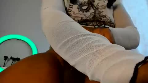 Snapshot of m1tsur1 chatting on 09-14-25, 01:10 eimy- acuarius online show from 09-14-25, 01:10