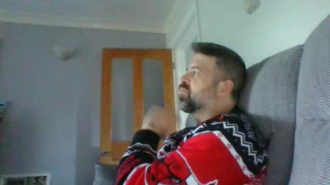 Snapshot of m5572 chatting on 10-12-25, 04:28 Mathew online show from 10-12-25, 04:28