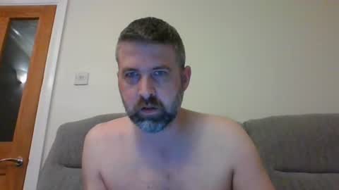 Snapshot of m5572 chatting on 06-10-26, 09:03 Mathew online show from 06-10-26, 09:03