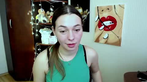 Snapshot of m_vikki chatting on 03-08-25, 01:25 Vikki online show from 03-08-25, 01:25