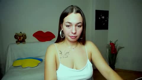 Snapshot of m_vikki chatting on 10-19-25, 09:10 Vikki online show from 10-19-25, 09:10