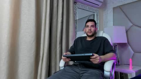 Snapshot of maatt_de_luca chatting on 09-11-25, 05:57 Matt De Luca online show from 09-11-25, 05:57