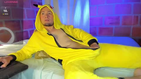 Snapshot of maax_taylor01 chatting on 01-19-25, 11:12 online show from 01-19-25, 11:12