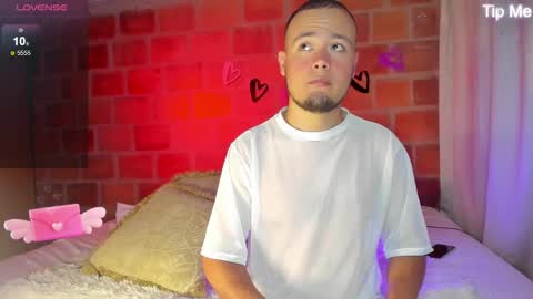 Snapshot of maax_taylor01 chatting on 02-16-25, 12:43 online show from 02-16-25, 12:43