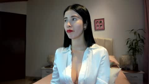 Macarena online show from 06-12-26, 03:16
