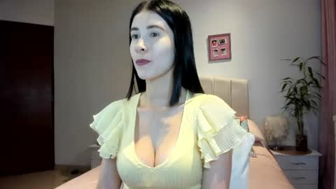 Macarena online show from 06-18-26, 02:56
