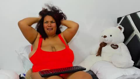 Snapshot of macarenaawills chatting on 02-21-25, 08:16 macarenaawills online show from 02-21-25, 08:16