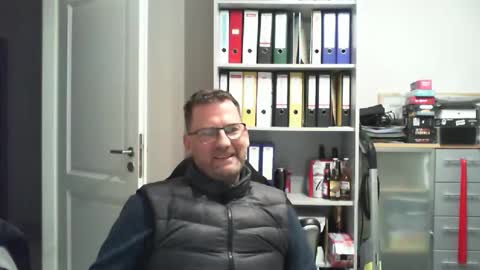 macfly67 online show from 12-13-24, 04:27