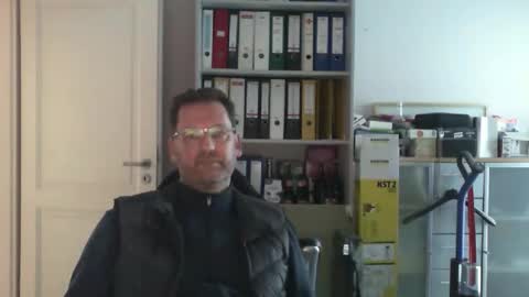 macfly67 online show from 10-27-25, 03:38