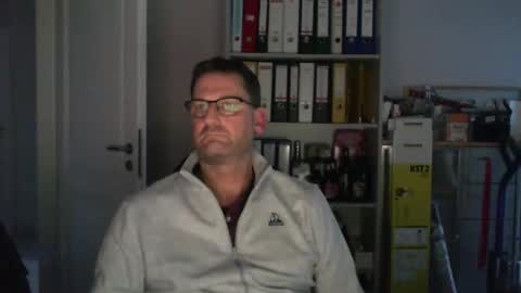 Snapshot of macfly67 chatting on 02-01-26, 04:27 macfly67 online show from 02-01-26, 04:27