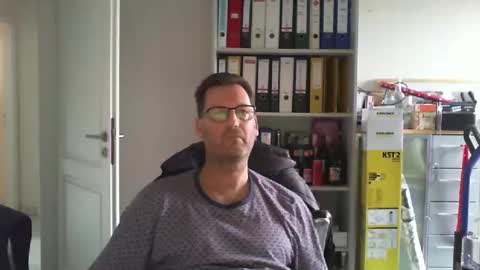 Snapshot of macfly67 chatting on 02-14-26, 02:14 macfly67 online show from 02-14-26, 02:14