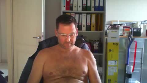Snapshot of macfly67 chatting on 04-01-26, 05:43 macfly67 online show from 04-01-26, 05:43