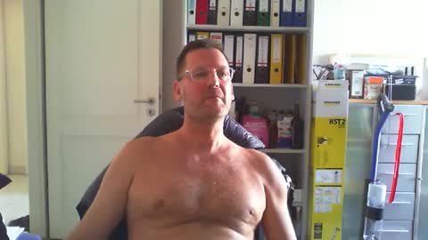 Snapshot of macfly67 chatting on 04-06-26, 03:02 macfly67 online show from 04-06-26, 03:02