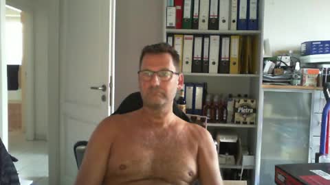 macfly67 online show from 06-12-26, 06:23