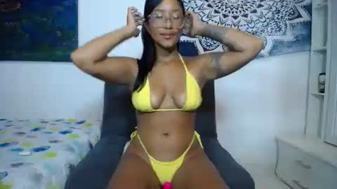 Snapshot of macgine chatting on 03-04-25, 06:29 Laura online show from 03-04-25, 06:29