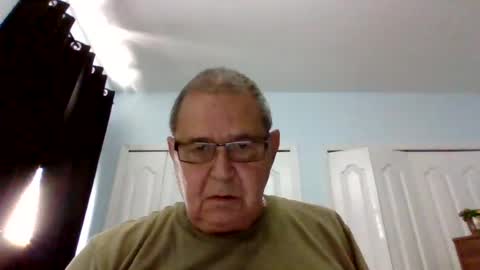 Snapshot of machet1 chatting on 06-21-26, 01:24 machet1 online show from 06-21-26, 01:24