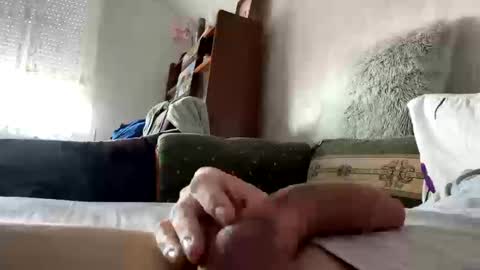 Snapshot of macho9385 chatting on 09-23-25, 08:50 macho9385 online show from 09-23-25, 08:50