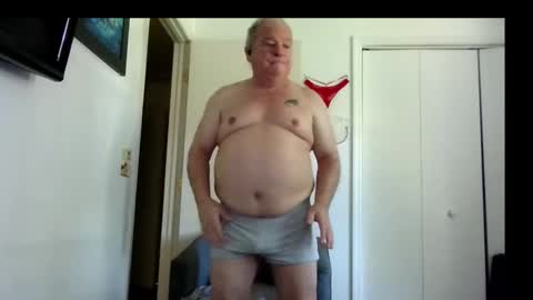 Snapshot of mackdocc001 chatting on 10-23-25, 05:01 mackdocc001 online show from 10-23-25, 05:01