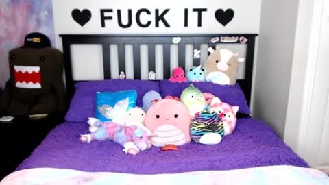 Mackenzie Wolfe online show from 10-15-25, 04:01