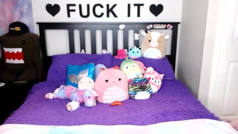 Mackenzie Wolfe online show from 12-21-25, 05:03