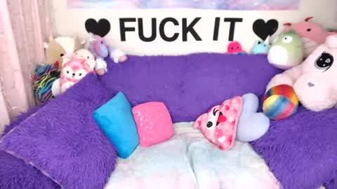 Mackenzie Wolfe online show from 02-12-26, 03:45