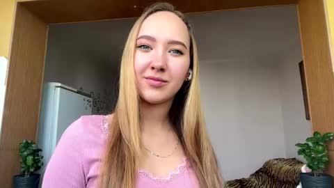 Snapshot of madalyneaks chatting on 03-25-26, 07:58 Lilo online show from 03-25-26, 07:58